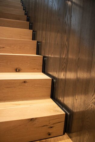 Ross Peak Stringer Stair and Leather Railing